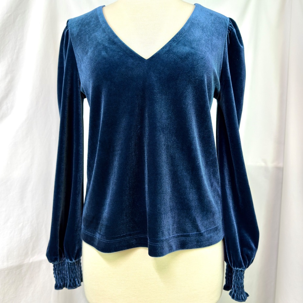 EVEREVE Carla Velour Velvet Top Navy Blue XS V Neck Long Puff Sleeve Holiday